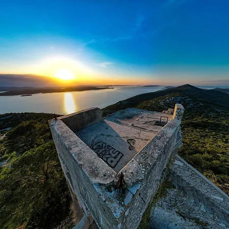 Crystal Sea Igor Apartment *