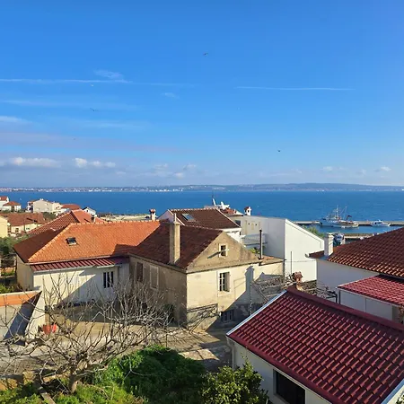 Crystal Sea Igor Apartment *