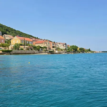 Crystal Sea Igor Apartman Kali