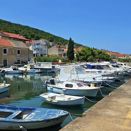 Crystal Sea Igor Apartman Kali