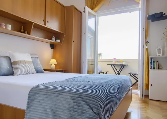 Crystal Sea Igor Apartment *